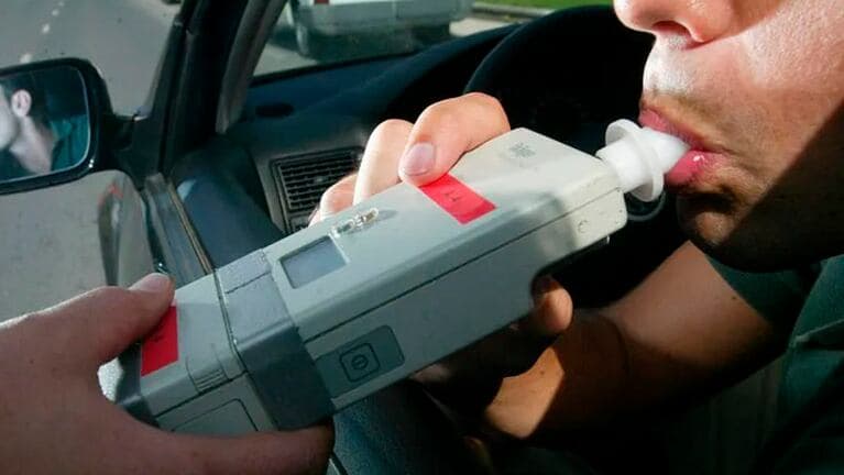 ¿Qué pasa si manejas bajo los efectos del alcohol en Chile?