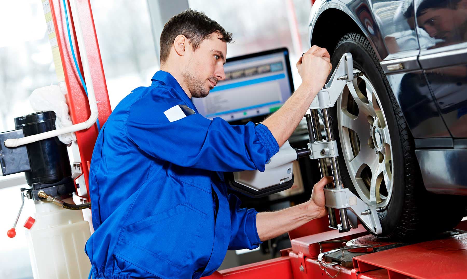 ¿Por qué vibra el volante de mi auto? Guía práctica para diagnosticar el problema 🛠️🚗